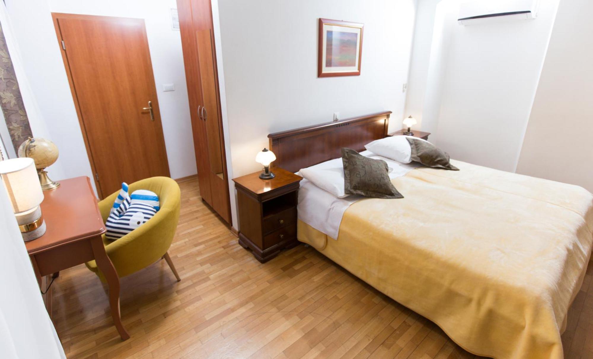Rooms Base Split Kültér fotó
