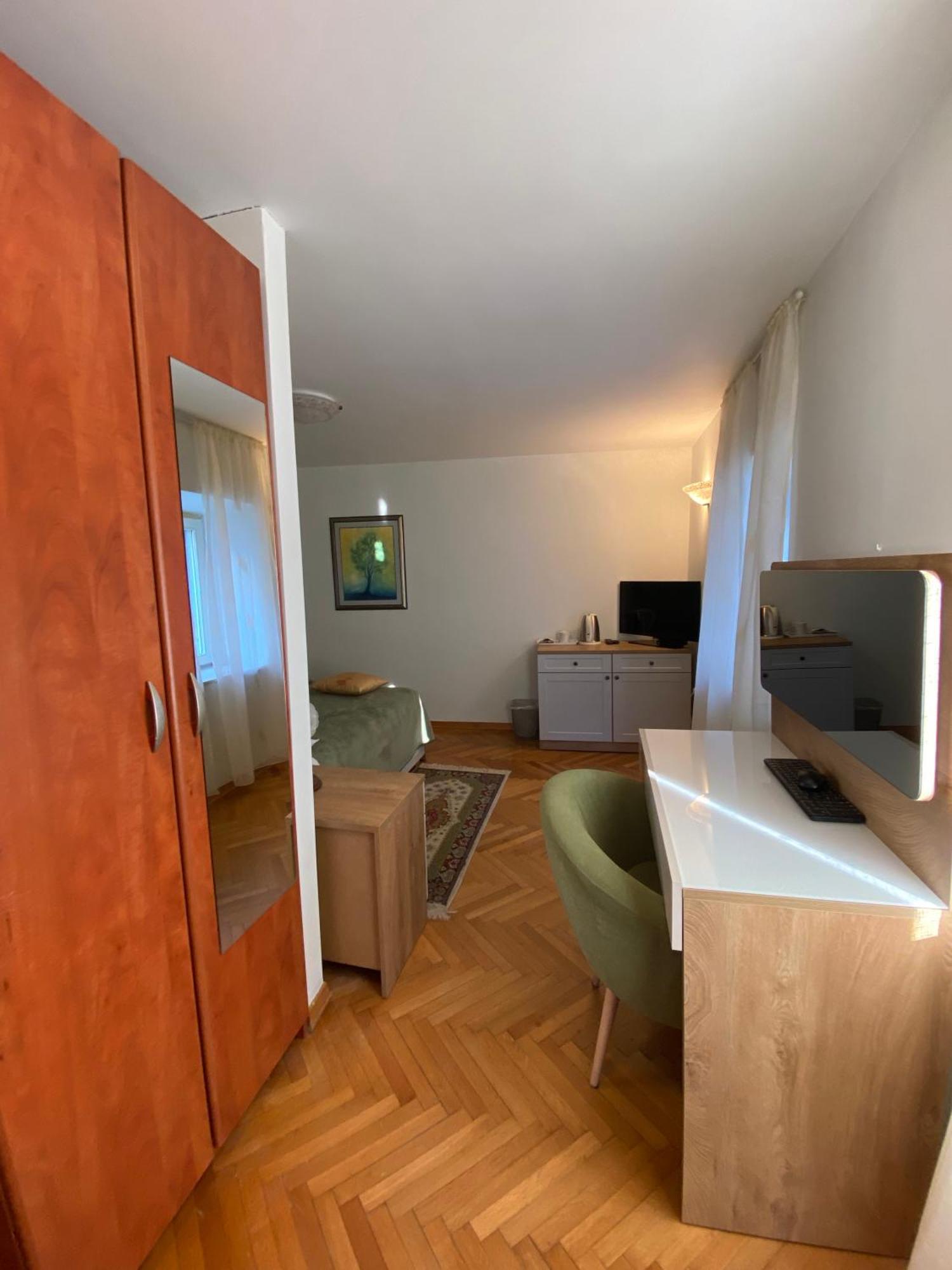 Rooms Base Split Kültér fotó