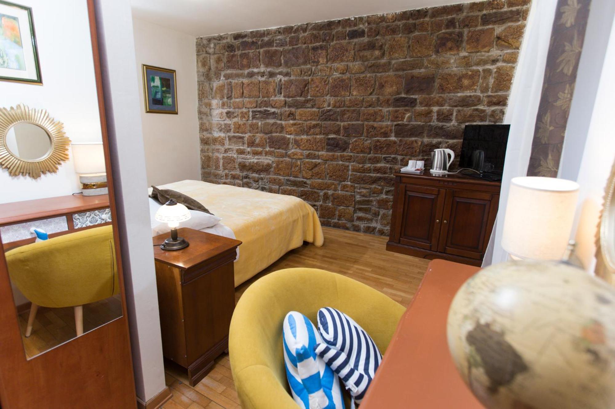 Rooms Base Split Kültér fotó